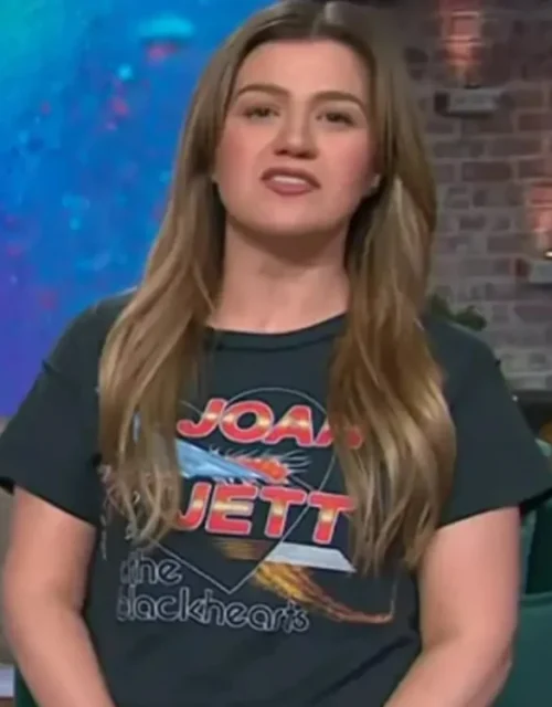 The Kelly Clarkson Show Kelly Clarkson Joan Jett Graphic Tee