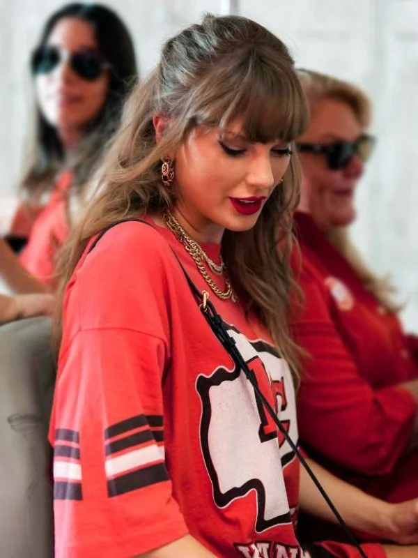 Taylor Swift Chiefs Vintage Oversized Shirt